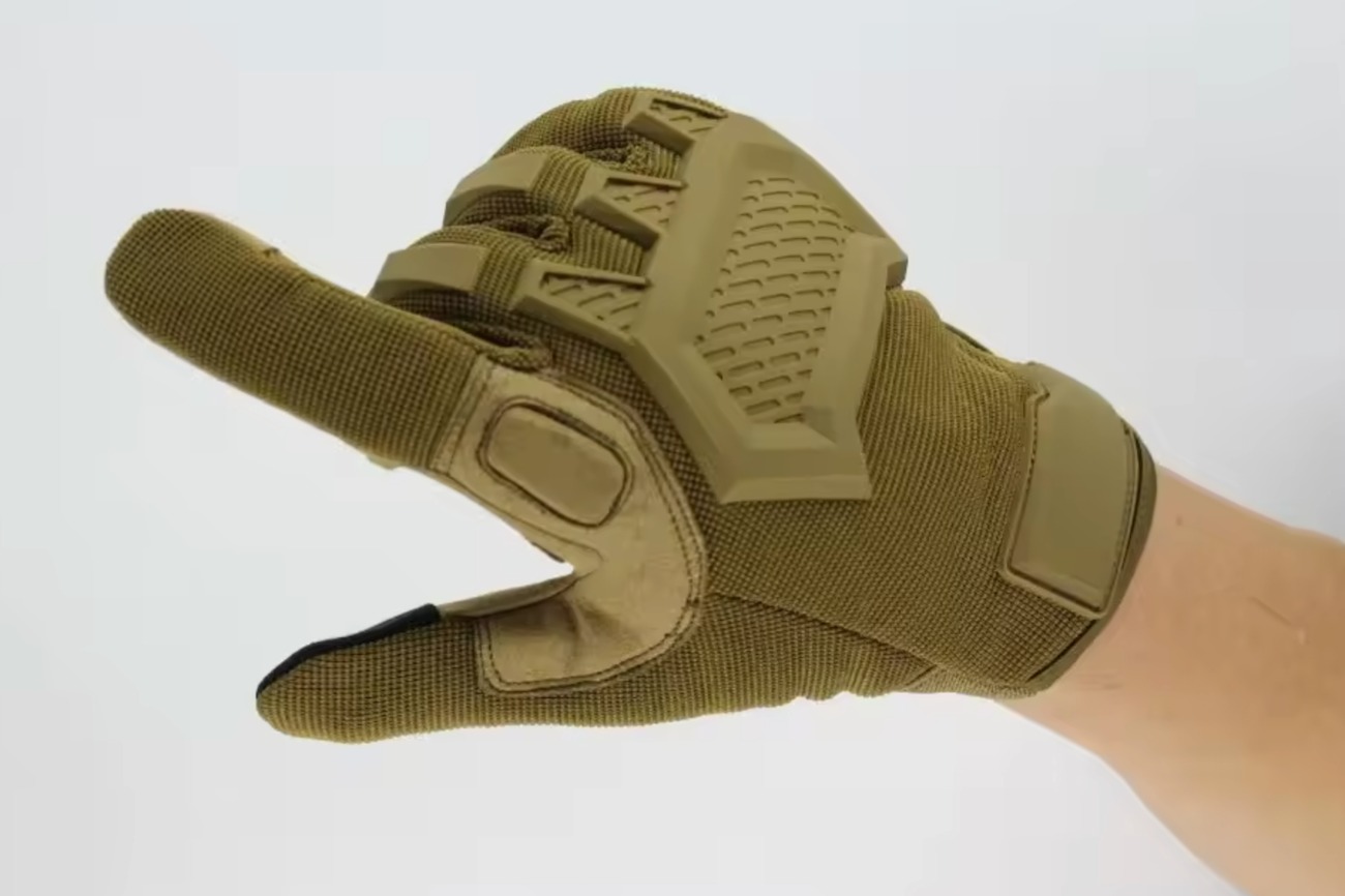 Тактичні рукавиці SOF Brown Койот на руці — вигляд долоні